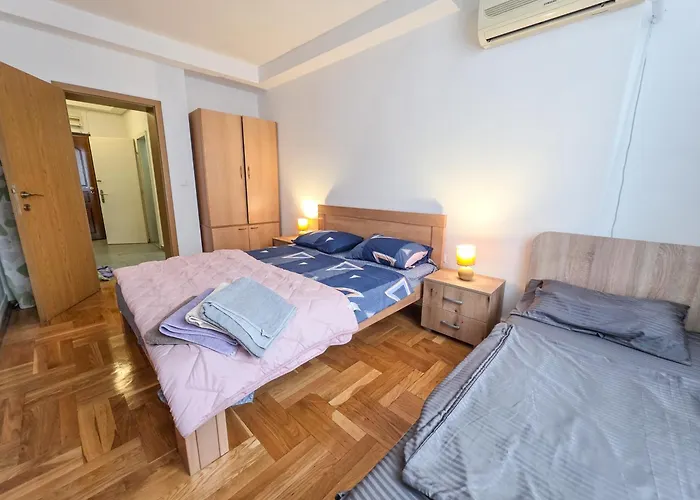 Signature Free Parking *