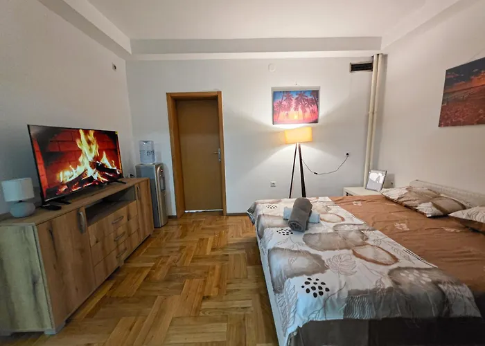 Signature Free Parking *